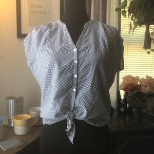 Loft Blouse White w/ Black Dots
Size X-Small Petite